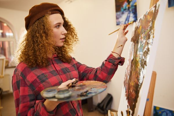 Comment participer à des ateliers de peinture rupestre en Namibie ?