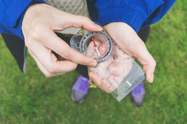 Quelles croisières offrent des excursions pour explorer les grottes sous-marines en Grèce?